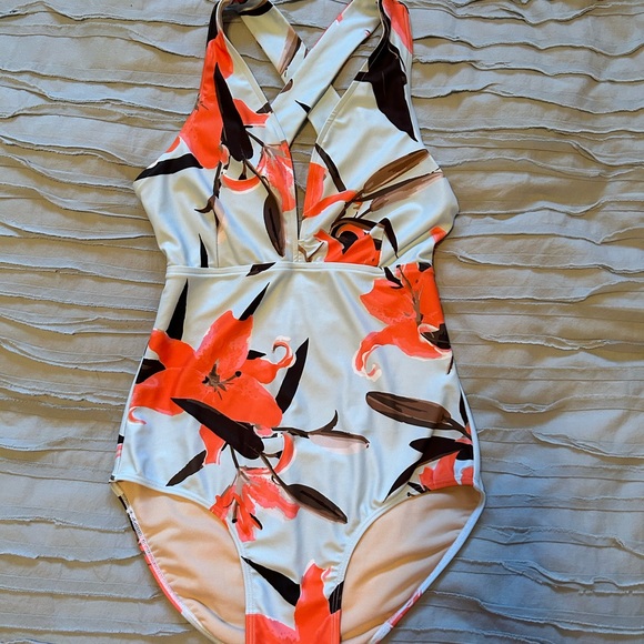 Albion Fit Shell Shock, Sea Glass V Neck Swimsuit (Size M) - Picture 2 of 3